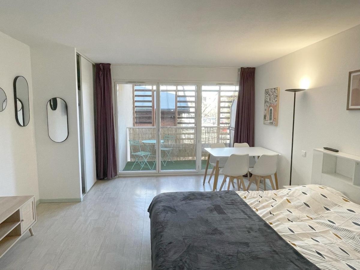 Near Train Station And Sanctuary Apartment *